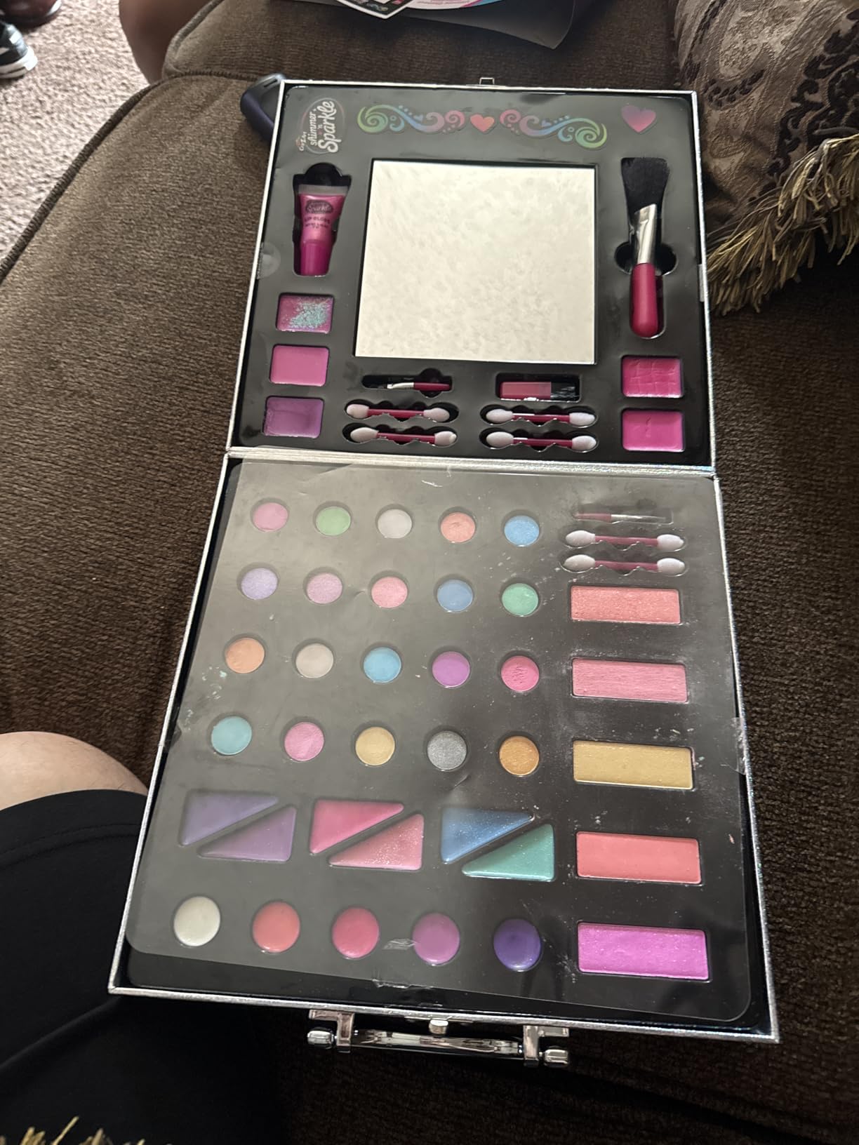 Glitter Makeover Studio Beauty Kit - All-in-One Beauty for Eye, Cheeks and Lips for Ages 8 and Up customer photo 2