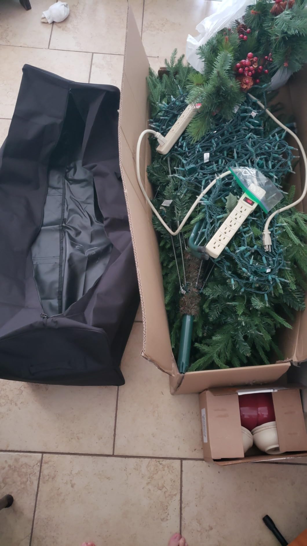 Urbanstand 48 Inch Travel Duffle Bag Extra Large Sport Equipment Duffel Bags with 2-way Lockable Zippers (Black) customer photo 2