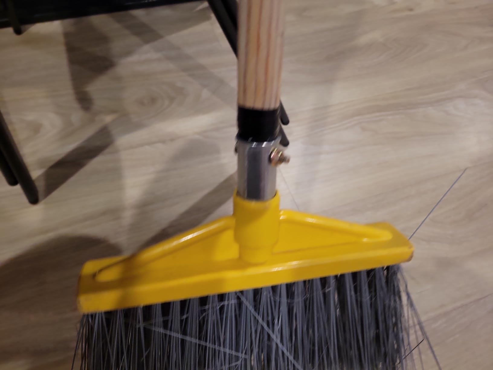 Zhengmy 6 Pcs Threaded Tip Replacement, Broom Handle Threaded End, Pole Handle Replacement, Extension Pole Adapter Tips for Metal Broom(1 Inch) customer photo 2