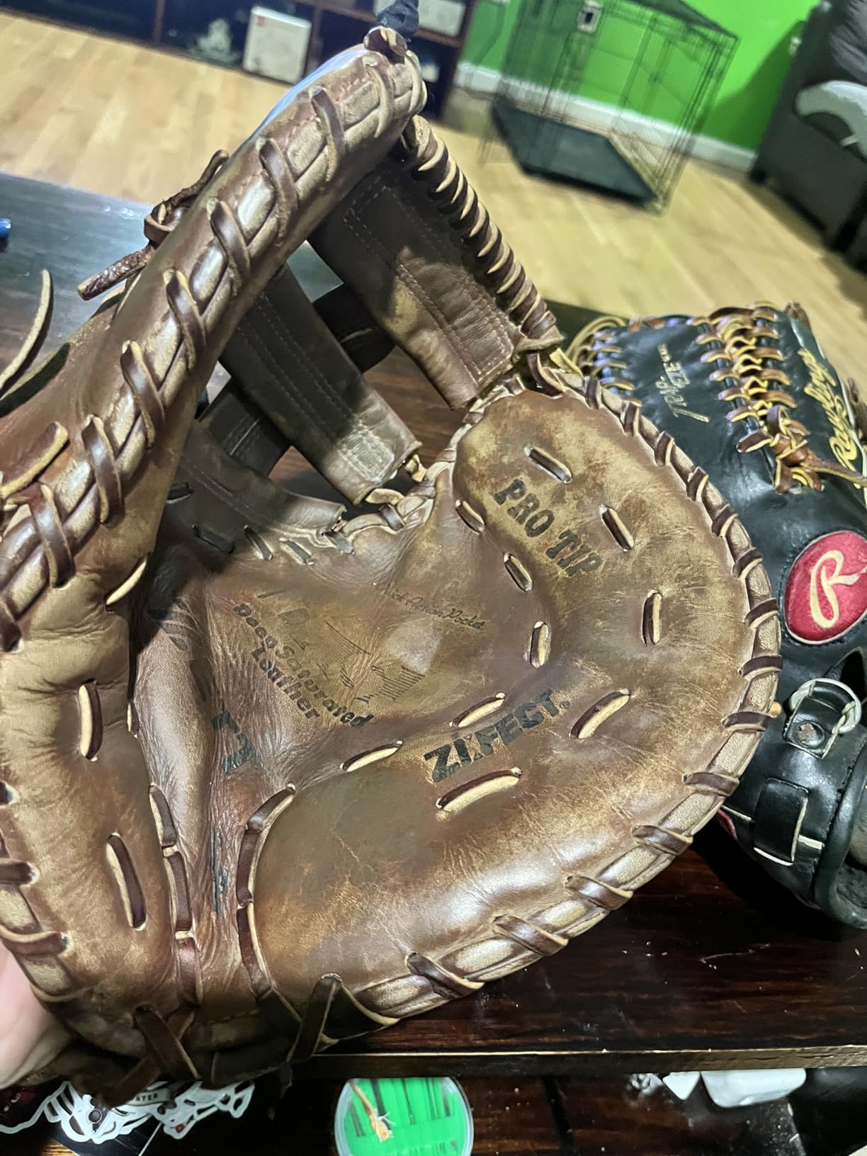 SARNA BASEBALL Glove Leather Conditioner - Use on Baseball Gloves, Softball Gloves, and Other Leather Sports Equipment - Made in USA customer photo 2