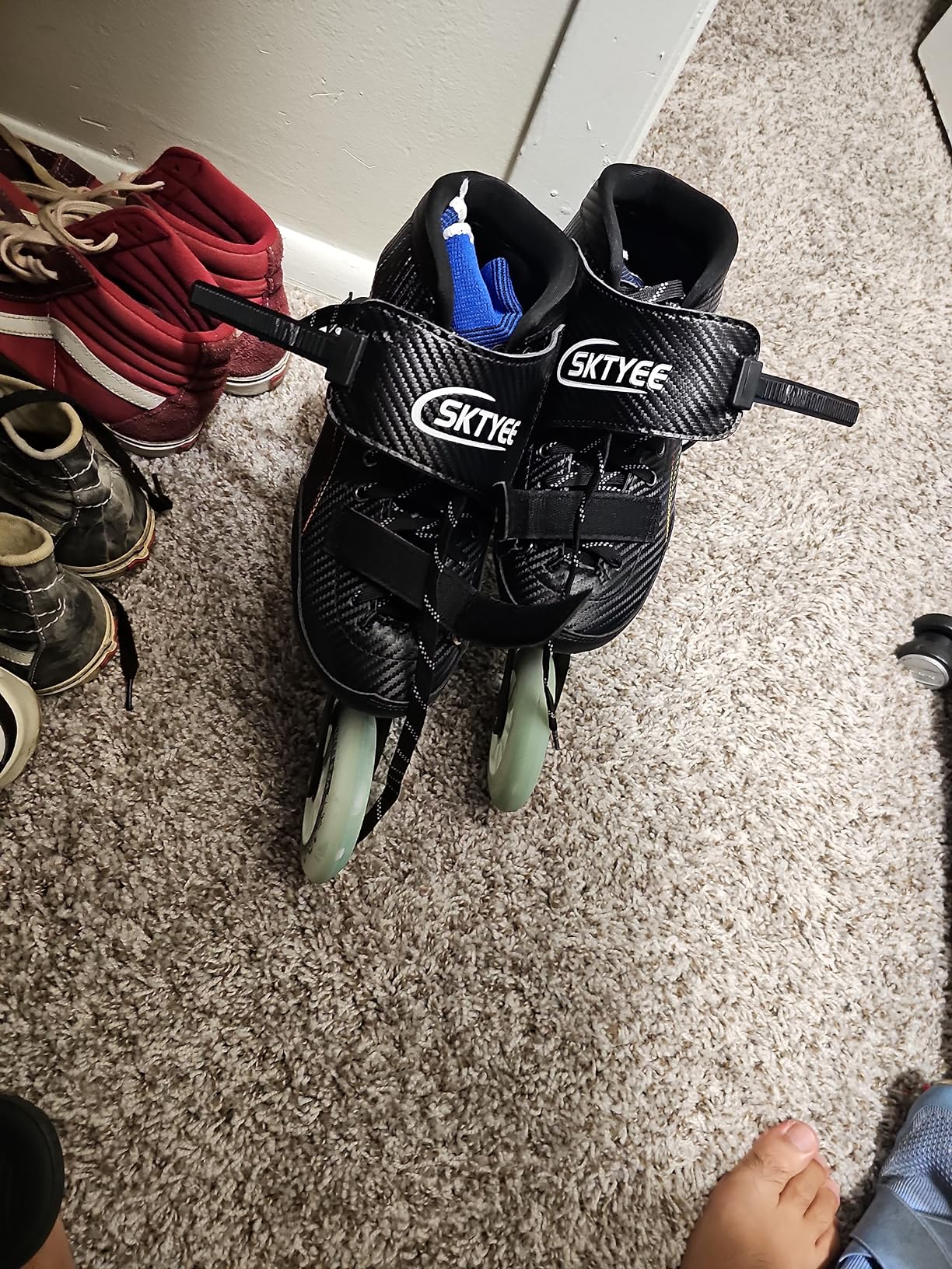 Inline Speed Skates Adult for Women and Mens, Professional Fitness Skating Roller Skates, High Performance Racing Skates, Unisex Black customer photo 2