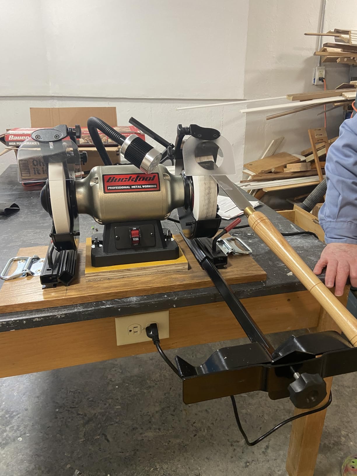 BUCKTOOL 10-Inch Variable Speed Wet Sharpening System, 1.2-Amp Two-Direction Water Cooled Wet Stone Grinder customer photo 1