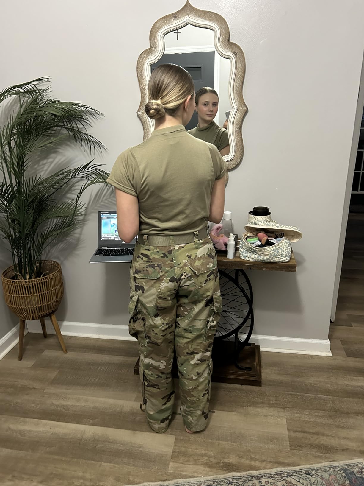 Teenitor Hair Accessories Hair Net Set, Includes 40pcs Invisible Hair Nets for Ballet Recital & 80pcs Bobby Pins for Bun Maker, Brown, 3 Size customer photo 2