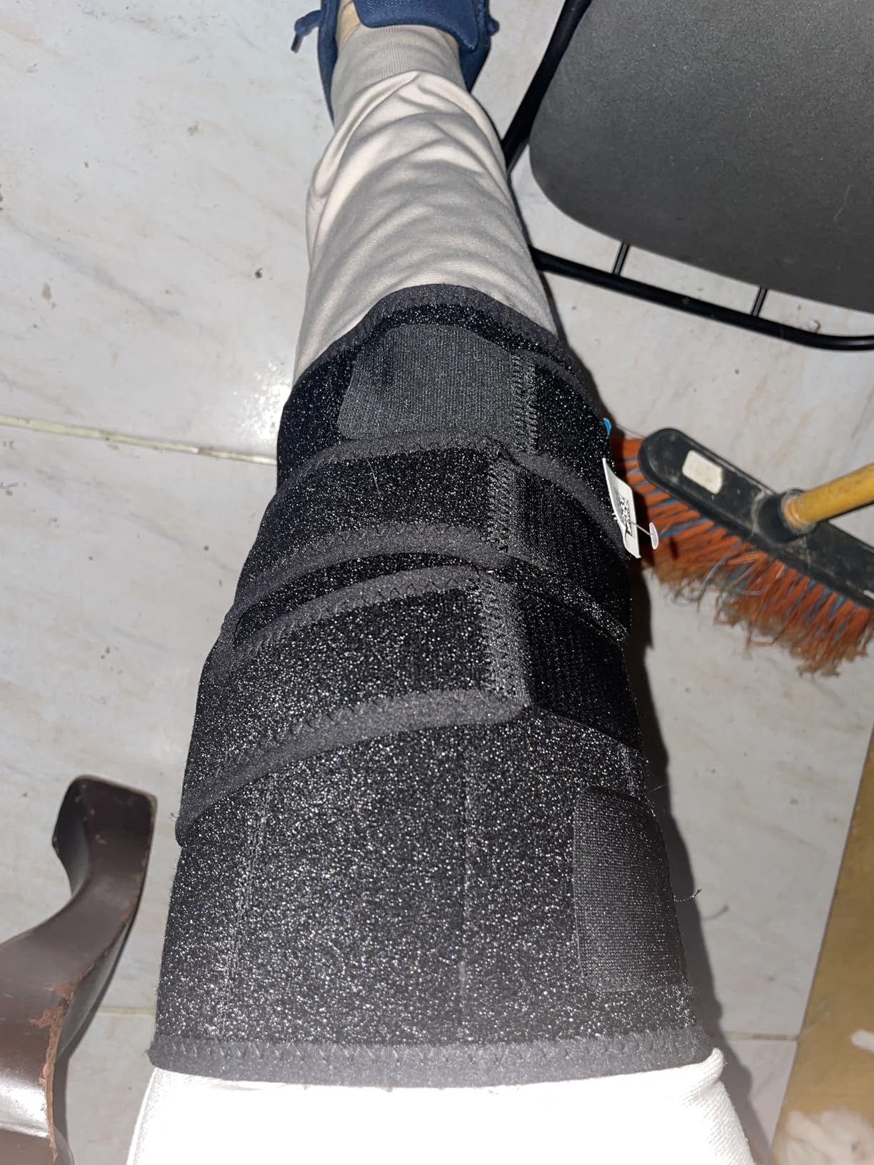 Vive Knee Ice Pack Wrap - Cold/Hot Gel Compression Brace - Heat Support Strap for Arthritis Pain, Tendonitis, ACL, Athletic Injury, Osteoarthritis, Women, Men, Running, Meniscus and Patella Surgery customer photo 1