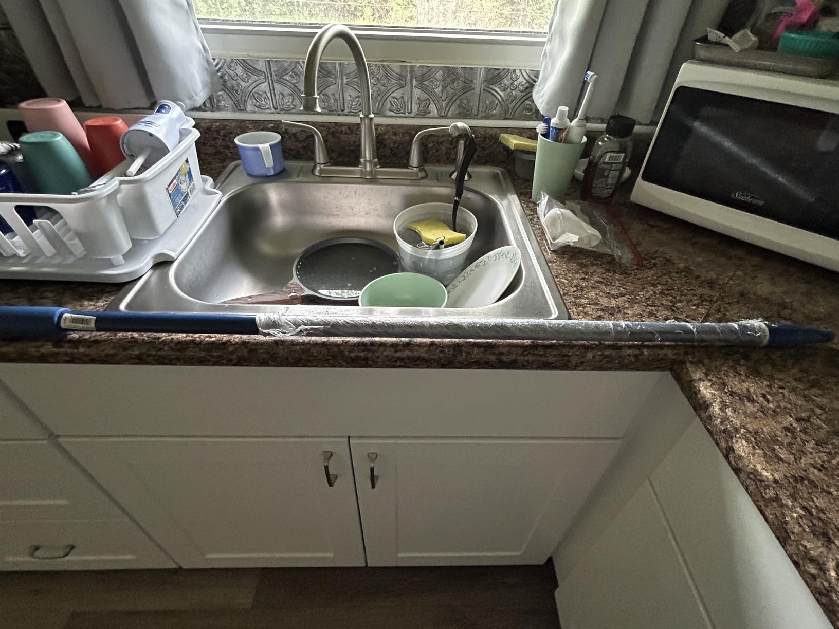 SPARTA 41225EC14 Fiberglass Broom Handle, Mop Handle, Replacement Handle With Acme Threaded Tip For Commercial Cleaning, 48 Inches, Blue customer photo 1