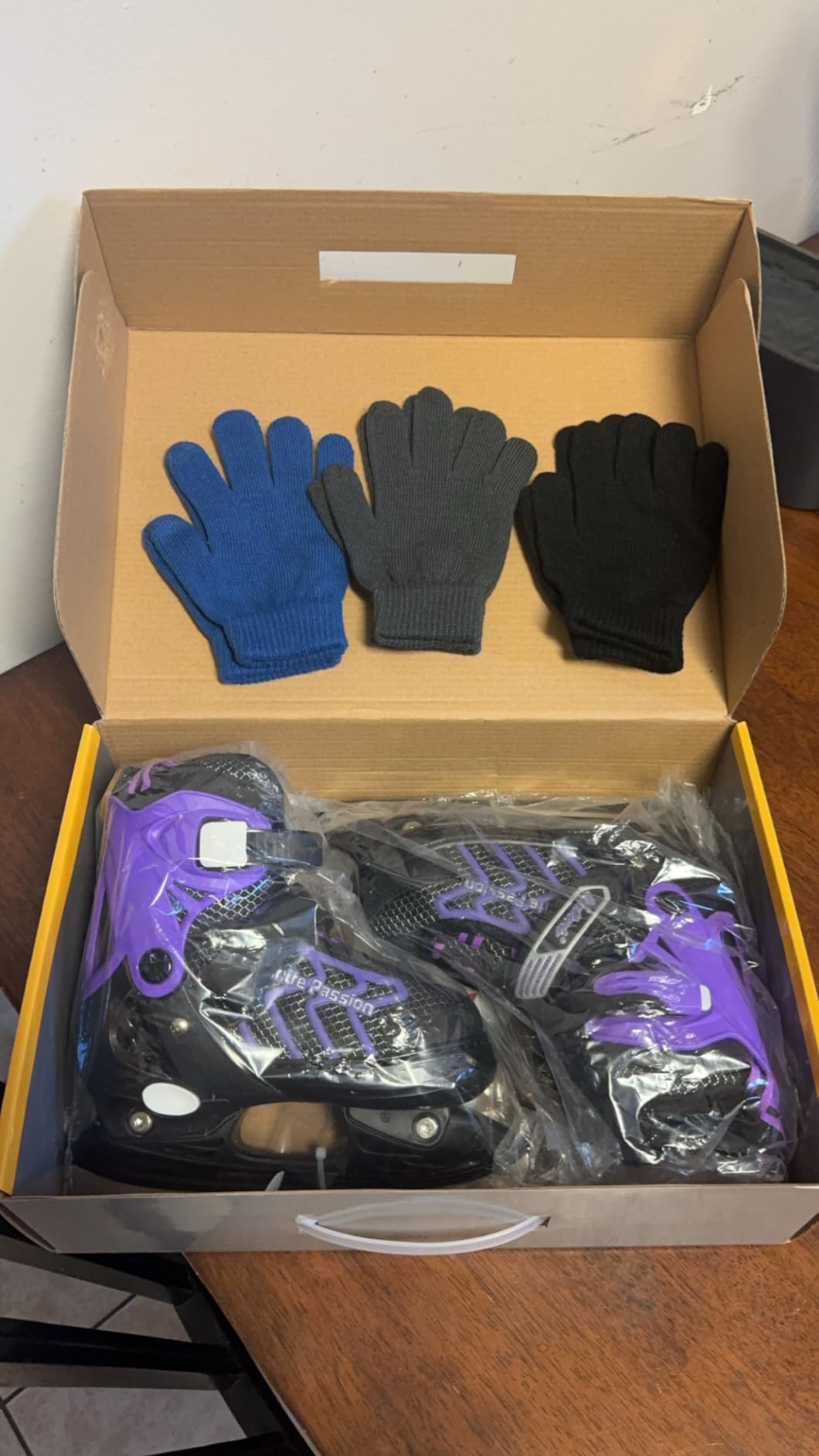 MammyGol Kids Ice Skates Adjustable Boys or Girls Ice Hockey Skates Lace-Up Youth for Beginner with Breathable Liner customer photo 1