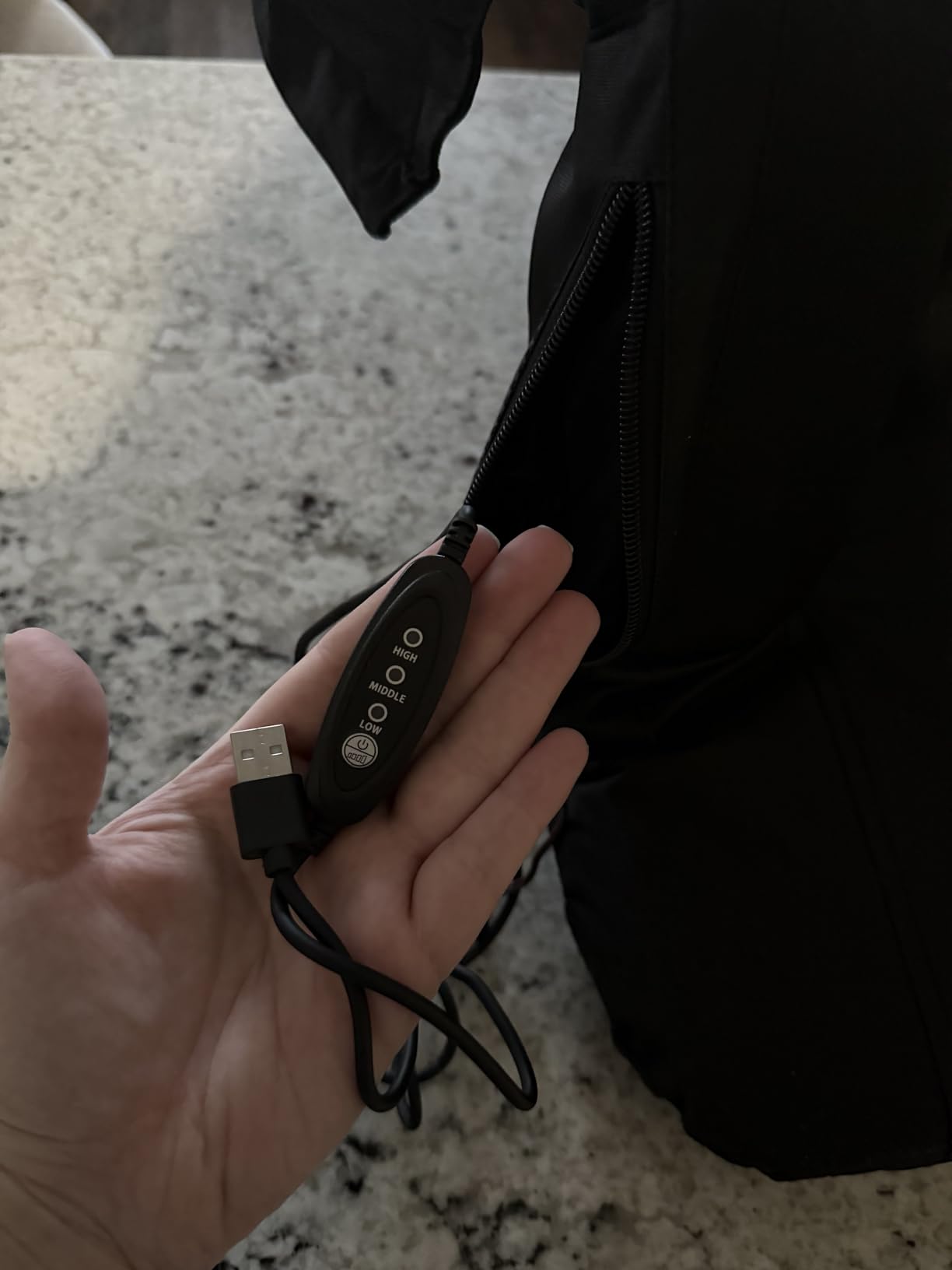 Suteck Dual-Side Heated Stadium Seats with Back Support, Wide Portable Stadium Chair, Foldable Bleacher Chair W/USB 3-Level Heating, 5 Storage Pockets for Outdoor Bleachers Camping Games customer photo 1