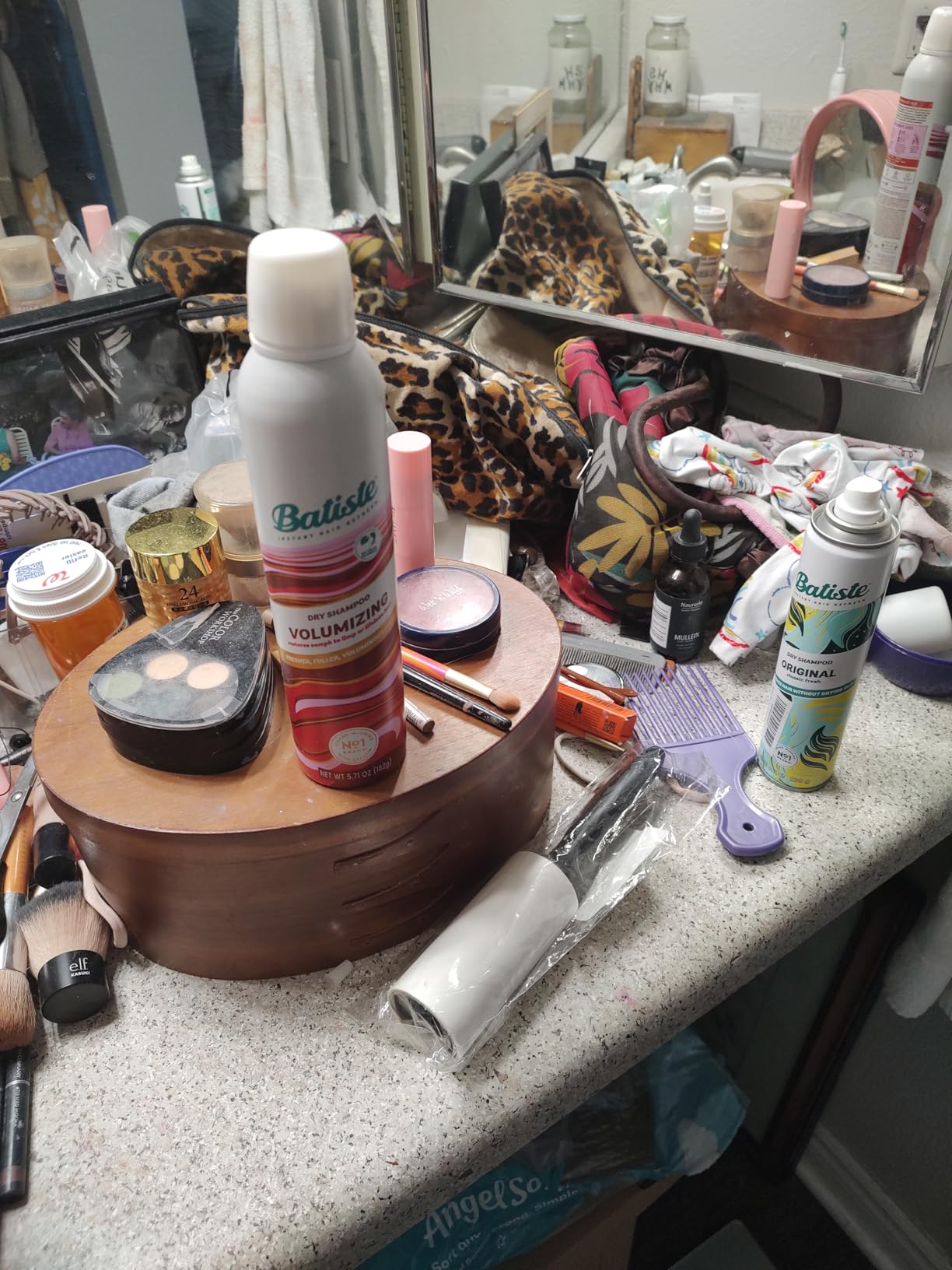 Batiste Dry Shampoo, Volumizing, Refresh Hair and Absorb Oil Between Washes, Waterless Shampoo for Added Hair Texture and Body, 5.71 oz customer photo 1