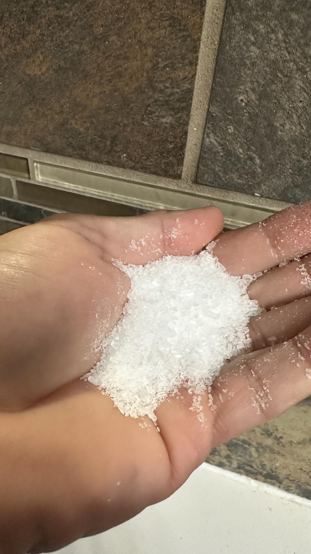 Amazon Basics Epsom Salt Soak, Unscented, Magnesium Sulfate USP, Muscle and Feet Relaxation, Resealable Bag, 3 Pound customer photo 2