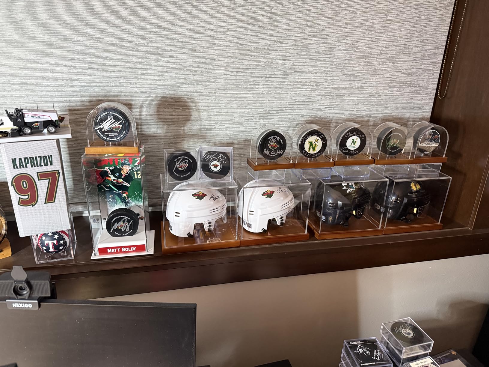 JupDec Hockey Puck and Collectibles Display Case, Premium Acrylic Clear Box Puck Holder with Mahogany Wood Base customer photo 2