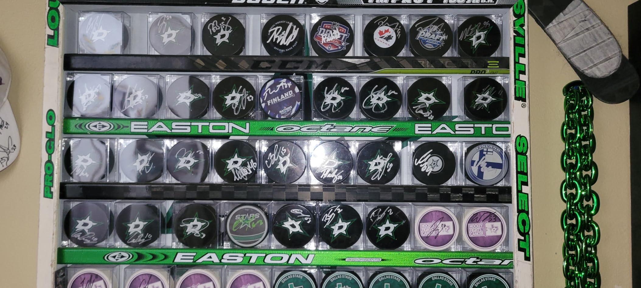 12-Count Hockey Puck Holder - Cube Square Hockey Puck Display Cases, 2-Piece Snap Clear Hockey Puck Holder, Official Size Hockey Puck Display Boxes customer photo 2