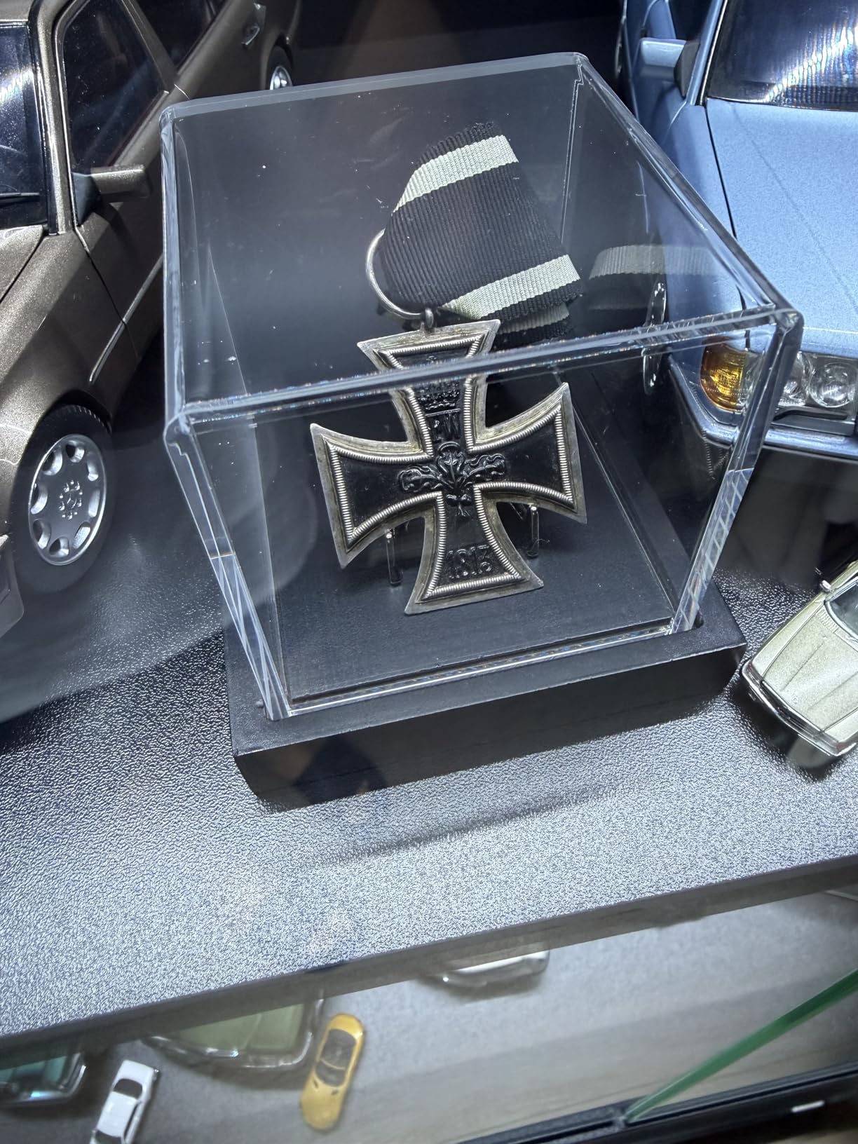 JupDec Hockey Puck Display Case Acrylic Clear Holder with Wood Base, Autograph Souvenir Display Stand customer photo 1