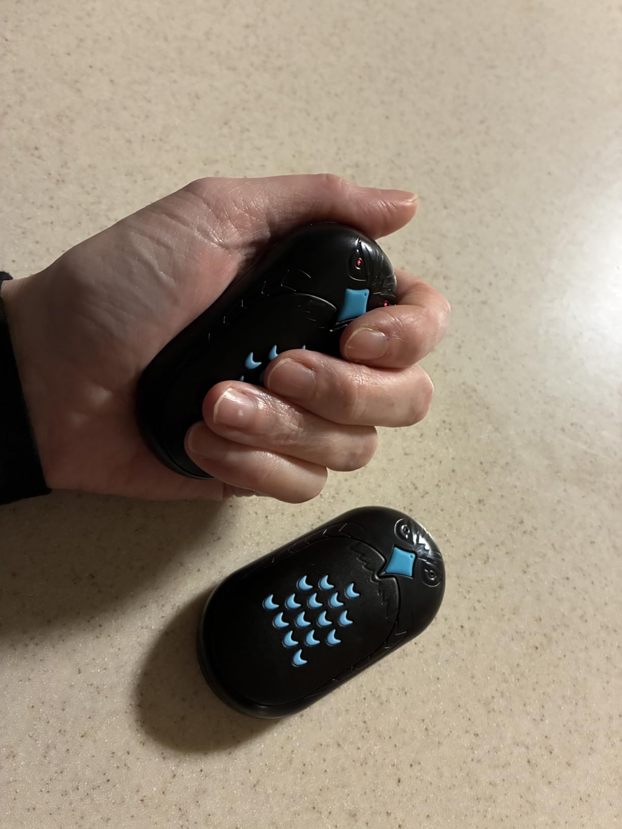 Hand Warmers Rechargeable, 2 Pack 6000mAh Electric Portable Heater, 20 Hrs Long Heating Hot Pockets Hand Warmer, Hunting Gear, Gifts for Women, Men, Raynauds, Camping, Golf, Outdoors customer photo 1