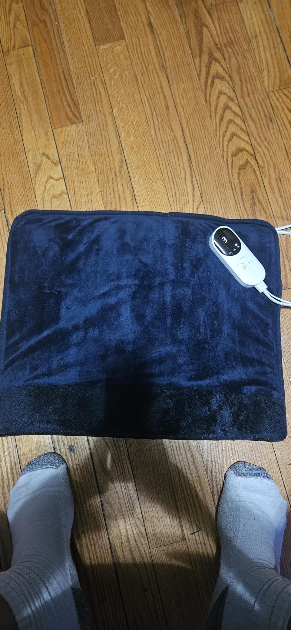 Electric Heated Foot Warmer for Feet, Double Sided Feet Warmer Foot Heating Pad with 9 Levels Temp and 3 Timers, Foot Warmers for Bed, Under Desk, Office, Birthday Gifts for Women Men (Grey) customer photo 1