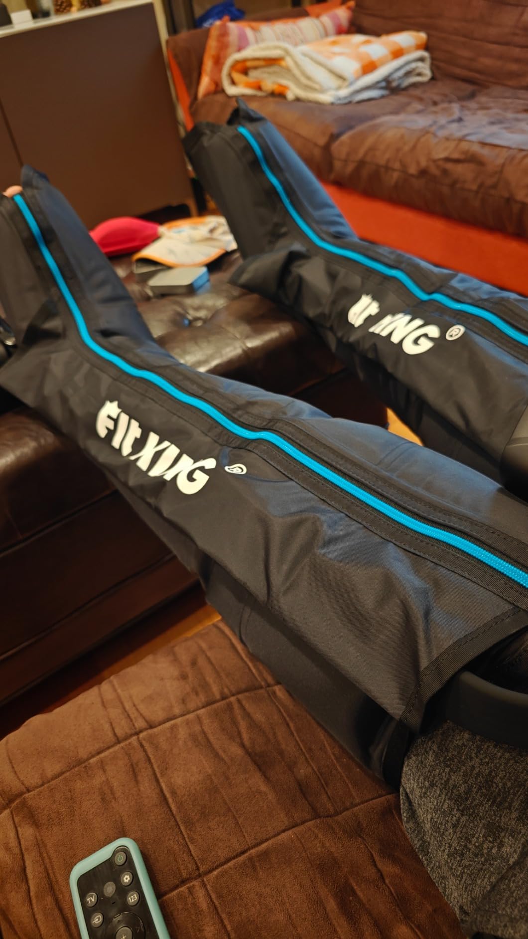 FIT KING Professional Air Compression Leg Recovery System, Cordless Rechargeable Leg Compression Massager Boots for Fast Recovery & Improved Circulation, Compression Boot for Athletes (Medium) customer photo 2