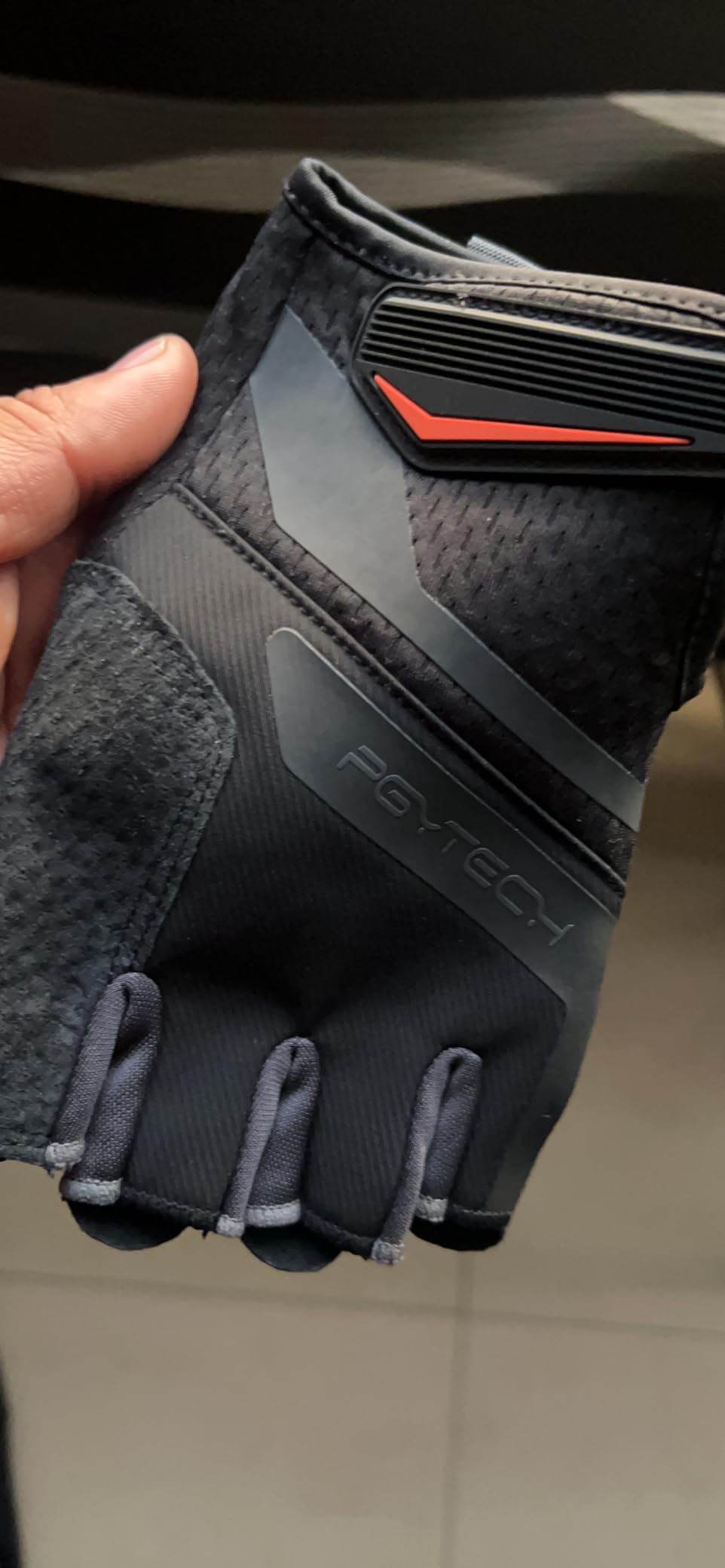 PGYTECH Anti-Slip Exercise Gloves for Photographers and Cycling - Leather Workout Gloves for Men and Women customer photo 2