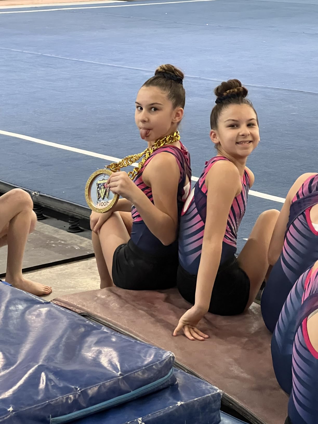 10 Pcs Hair Bun Maker - Donut Bun Maker for Hair(5 medium and 5 small),Ballet Bun for Women and Kids with Elastic Hair Ties, Hair Pins(Brown) customer photo 2