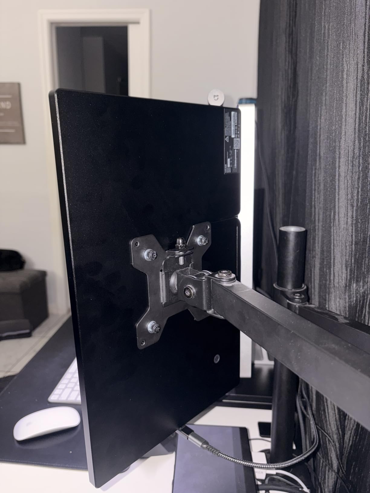 Intehill Portable Monitor 4k, Anti-Glare 13.4 inch 3840 x 2400 IGZO Screen, 4K Portable Travel Monitor, 1500:1, 500 Nits Screen, HDR, sRGB 100%, Built-in Speakers, Dual USB-C, HDMI for Laptop Mac Phone PS5 customer photo 2