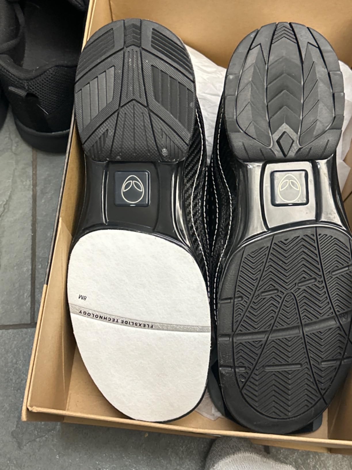 Predator Dial Fastening Men's Bowling Shoes - Right Hand - Includes Interchangeable Slide Soles and Heels customer photo 1