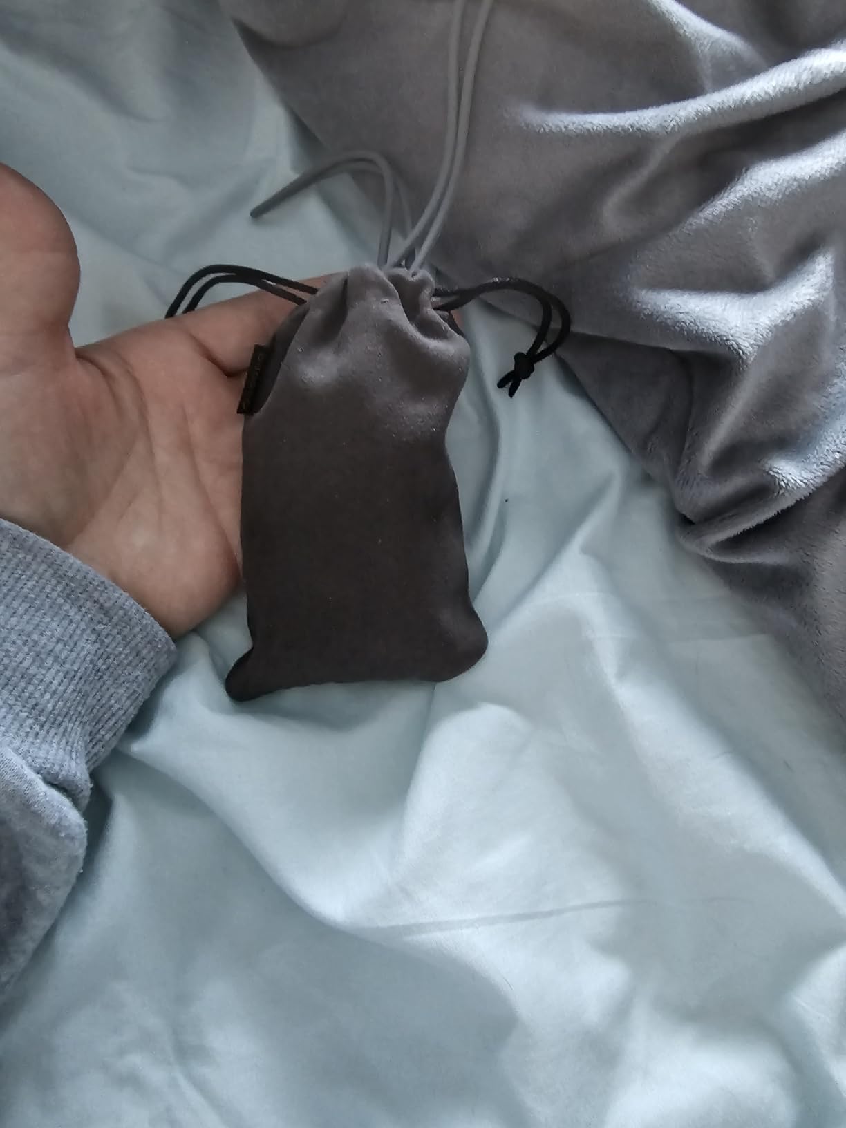 OCOOPA Magnetic Rechargeable Hand Warmers 2 Pack, Card-Style Electric AI Hand Warmers, 8hrs x2, UL Certified, Pocket Portable Hands Heater for Men Women, Hunting Essentials, UT4 Young customer photo 1