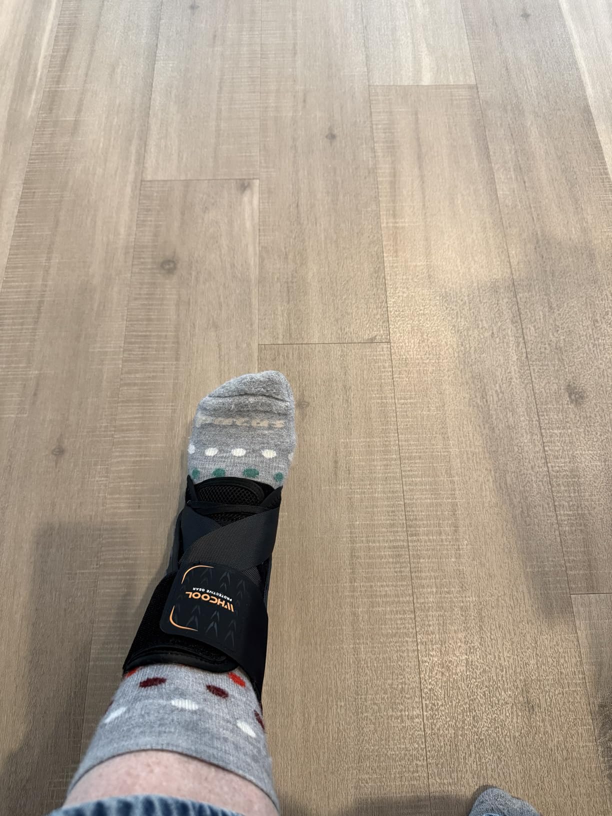 Slim-Fit Ankle Brace for Sprained Ankle, Quick Lace Up Ankle Support for Women Men with 2 Auto-Shaped Pads, Air Fabric Cool Ankle Stabilizer for Injury Recover, Running,Sports, M(12