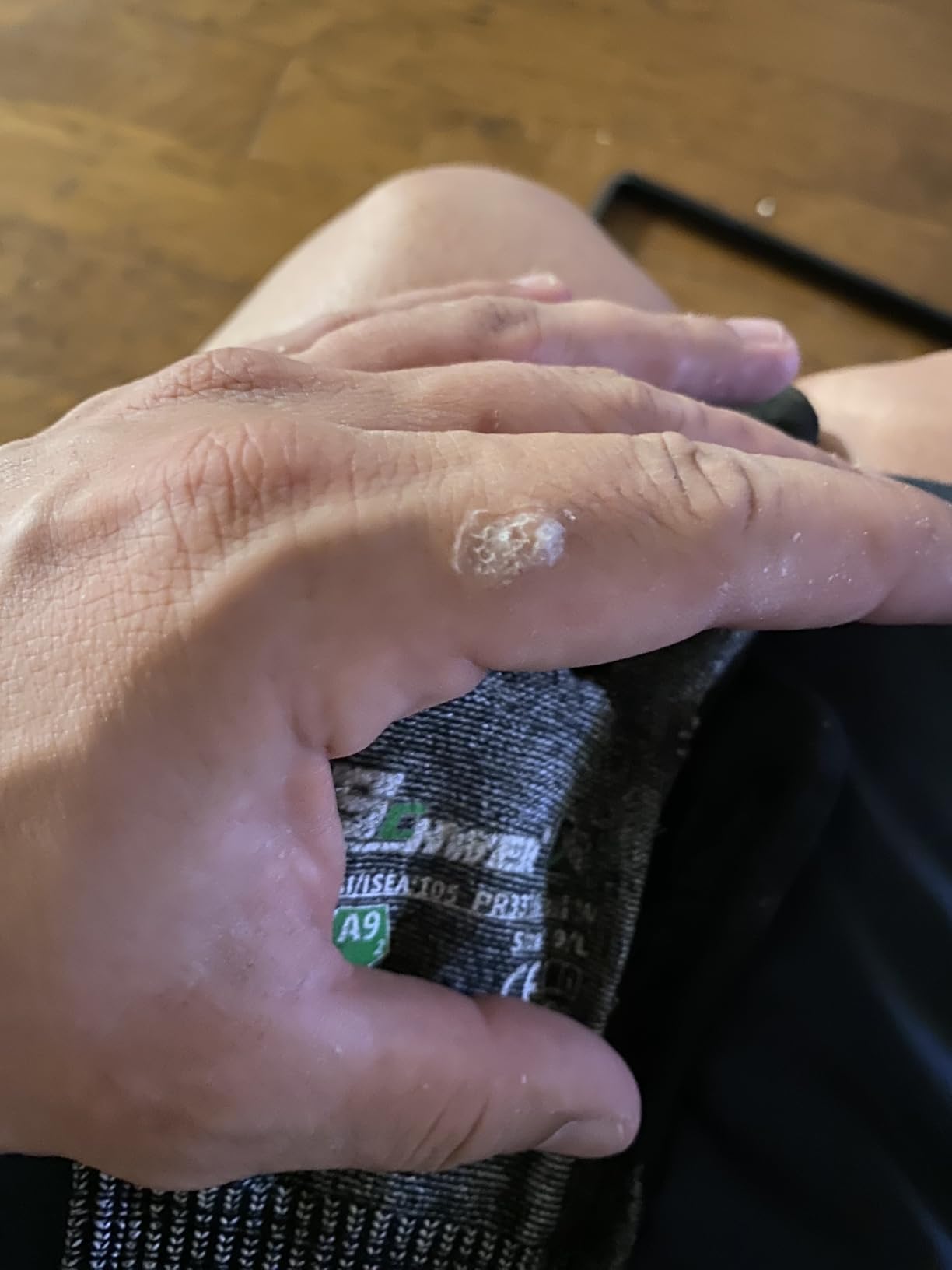 Schwer FreezeGuard-X Winter Work Gloves for Men and Women, ANSI A9 Cut Resistant Gloves for Extreme Protection, Freezer Glove With Super Grip, Touchscreen, Thermal Insulated customer photo 2