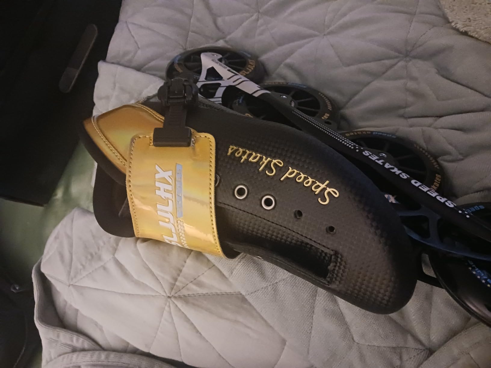 Inline Speed Skates for Men Women,Professional Carbon Fibre Roller Skates Blades Adult Male Female, High Performance Racing Skates for Marathon Racing & Outdoor Fitness,Black customer photo 2