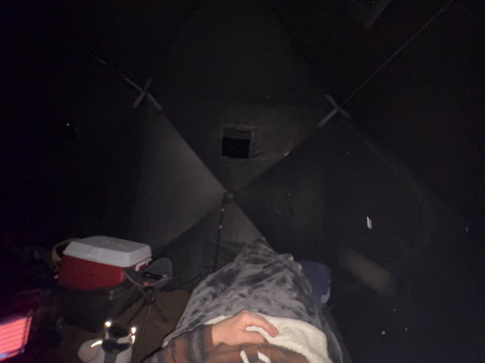 VEVOR Portable Pop-Up Ice Fishing Tent, 1-8 Person Insulated Shelter, Hub-Style Shanty for Winter Fishing, Waterproof Oxford Ice Cube with Anchors/Ropes/Carrying Bag customer photo 1