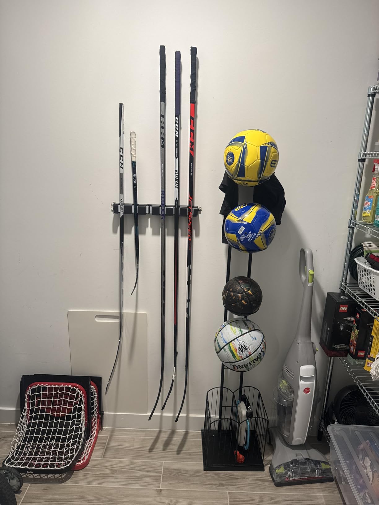 Hikeen Hockey Stick Wall Mount, Enhanced Stability Ice Hockey Stick Display Holder, Space-Saving Hockey Stick Organizer customer photo 1