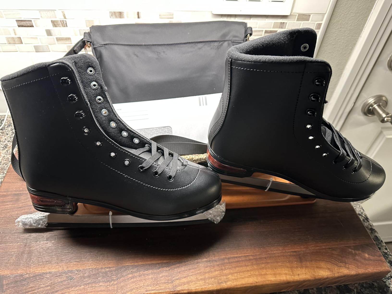 Figure Ice Skates for Women and Men - Air Cushion Deluxe Premium Leather Skates Indoor Outdoor Rink for Teens Beginner customer photo 1