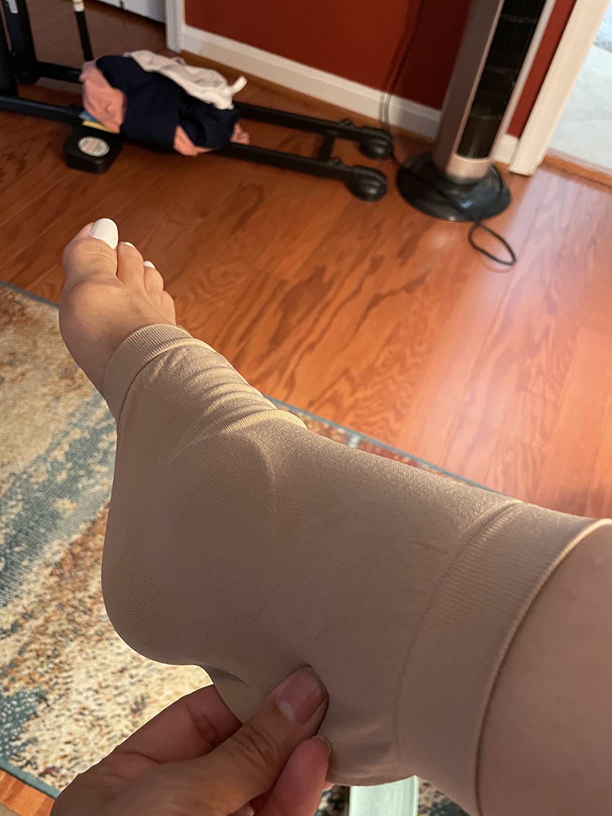 Geyoga 2 Pairs Ice Skating Socks for Women Figure Skating Protect Tendon Heel Ankle Padded Guards Sleeve Pad customer photo 2