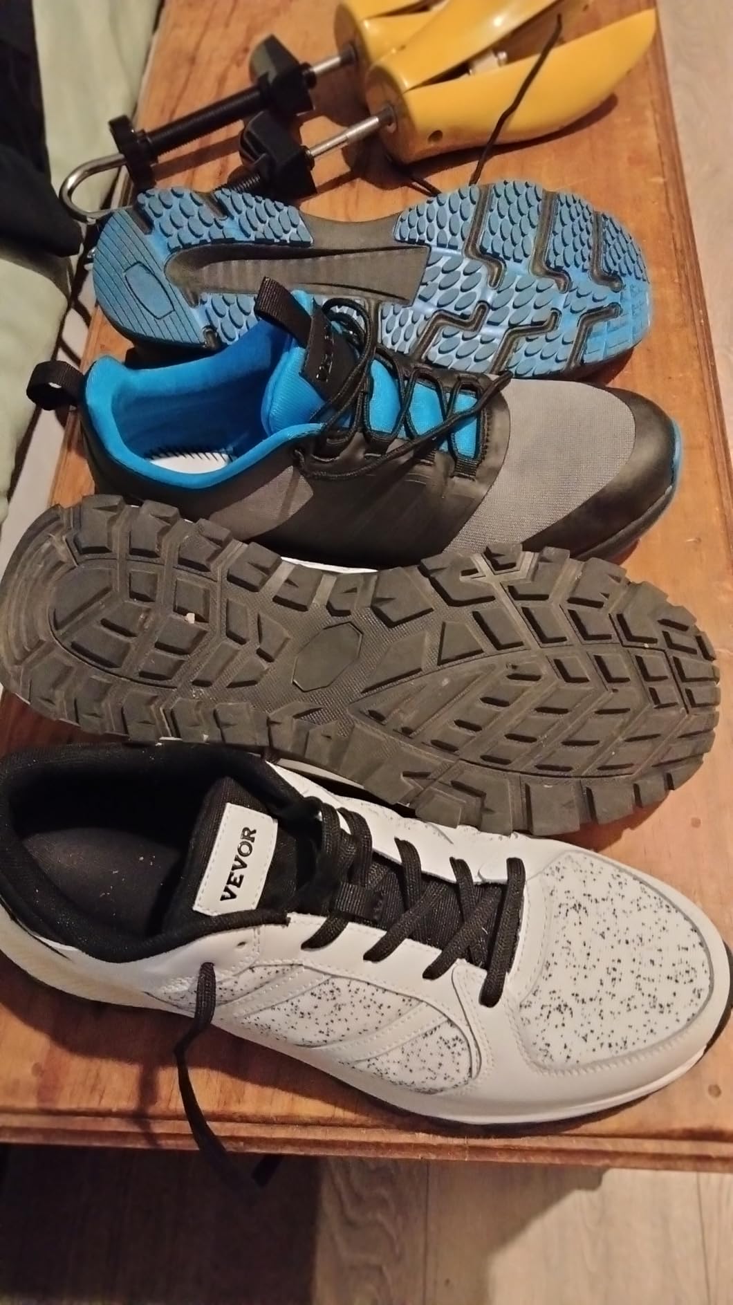 VEVOR Mens Cross Training Shoes, Arch Support & Adjustable Lace-up Training Shoes for Running Gymnastics Walking Weightlifting (Unisex) customer photo 1