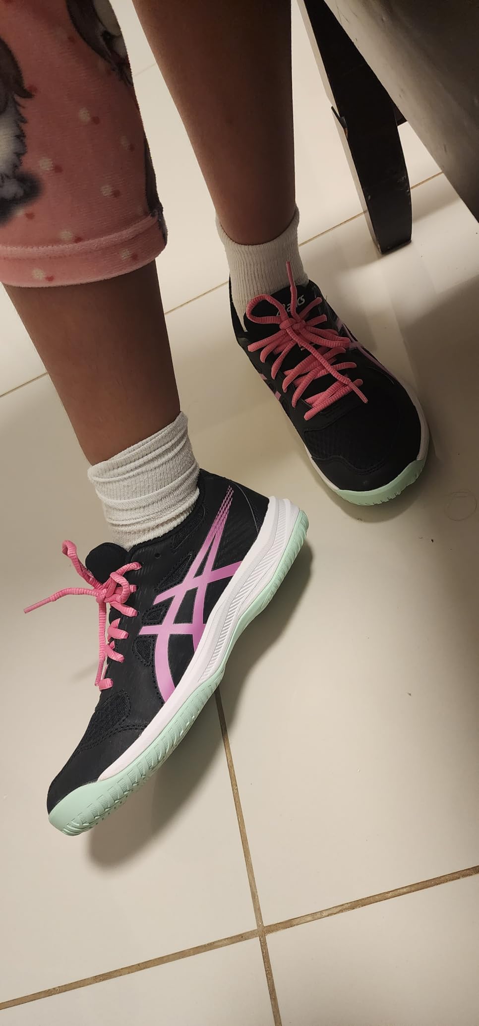 ASICS Women's Upcourt 6 Volleyball Shoes customer photo 2