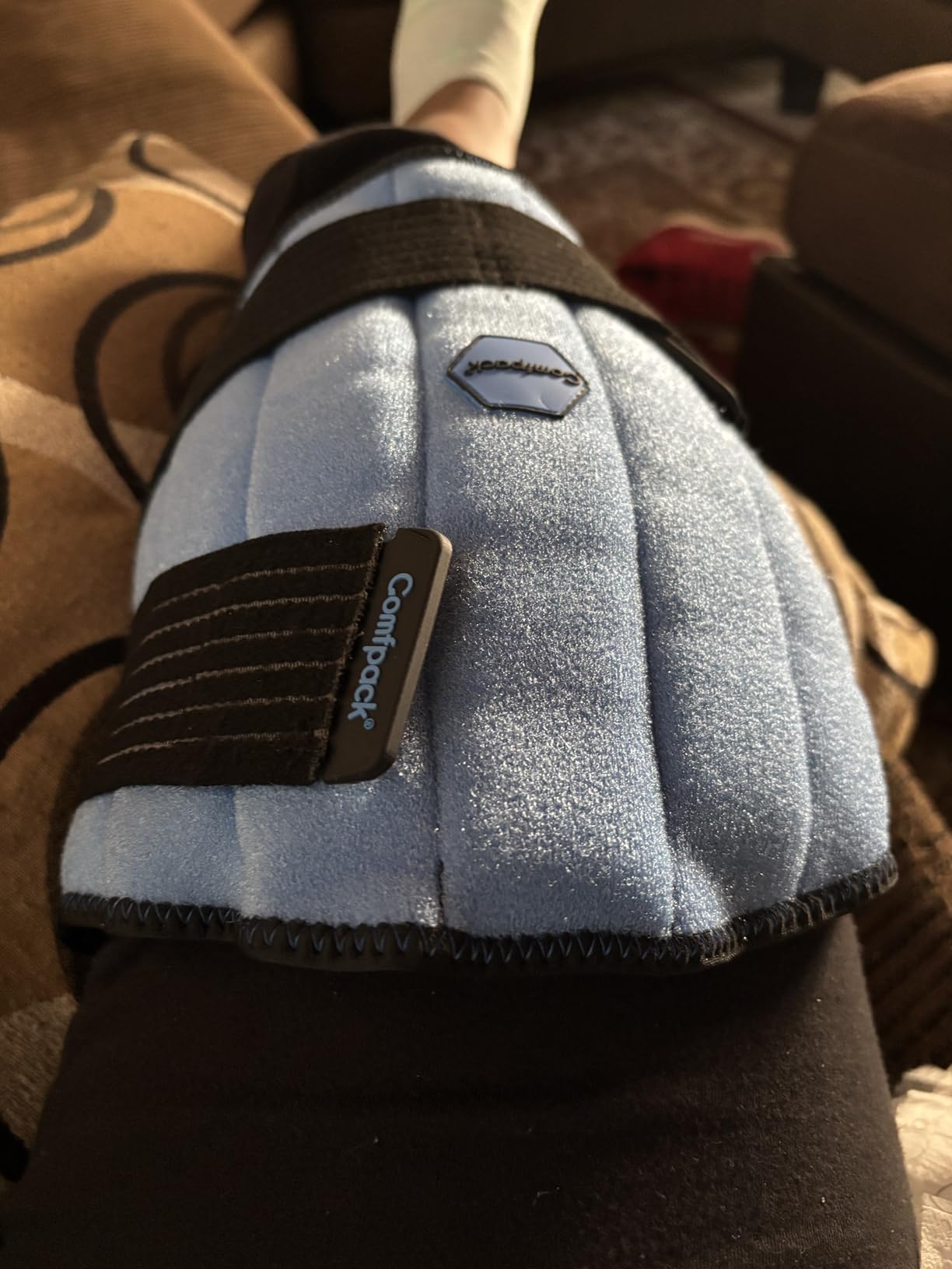 Knee Ice Pack Wrap, 2 Hours Long Lasting Coldness Ice & Compression Therapy Flexible Ice Pack for Knee Replacement Surgery, Arthritis Pain, ACL, Swelling, Sports Injuries(23