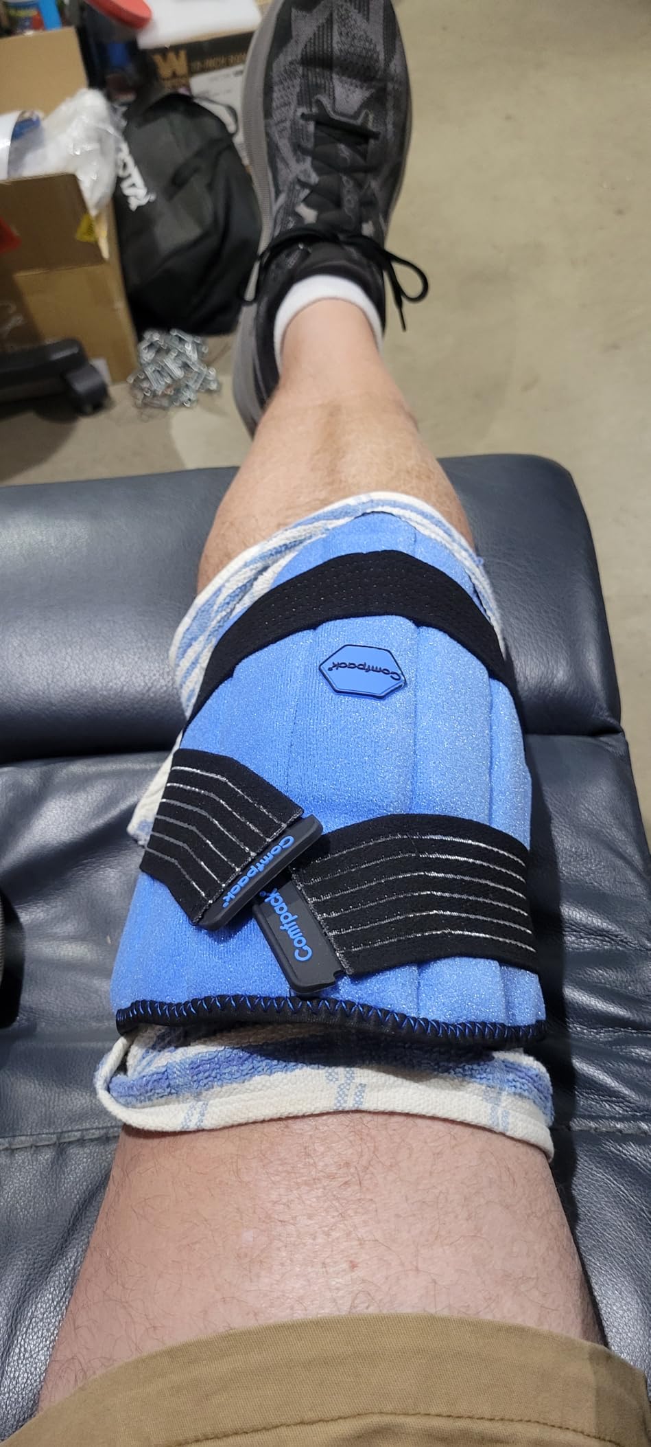 Knee Ice Pack Wrap, 2 Hours Long Lasting Coldness Ice & Compression Therapy Flexible Ice Pack for Knee Replacement Surgery, Arthritis Pain, ACL, Swelling, Sports Injuries(23