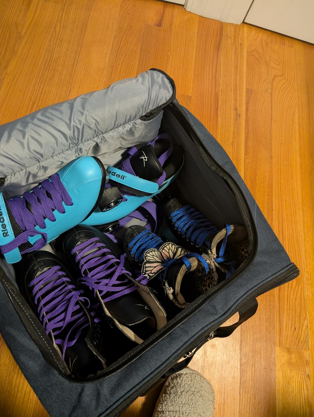 Roller Skate Bag with Wheels, Ice Skate Bag Fits 2 Pairs of Skates Plus Pads, Helmet, Kids Men Women Heavy-Duty Portable Skate Travel Trolley Case customer photo 1