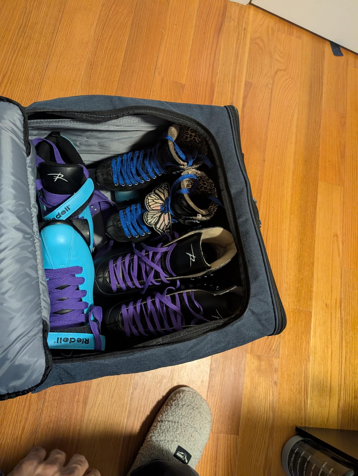 Roller Skate Bag with Wheels, Ice Skate Bag Fits 2 Pairs of Skates Plus Pads, Helmet, Kids Men Women Heavy-Duty Portable Skate Travel Trolley Case customer photo 2