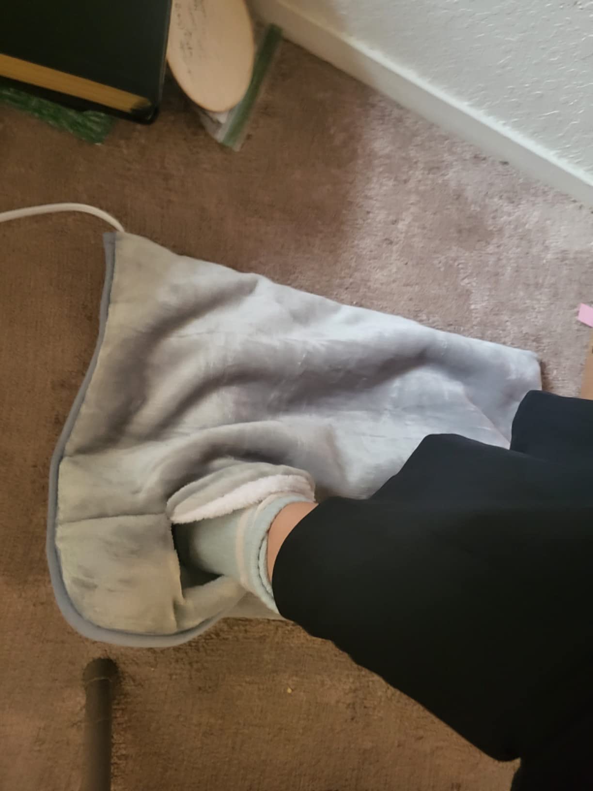 Electric Heated Foot Warmer Soft Flannel Foot Heater with 2h Auto Off & 3 Heat Levels Full Body Use Heating Pad for Feet, Abdomen, Cramps, Pain Relief Pocket Design 16 x 22 inches Light Grey customer photo 1