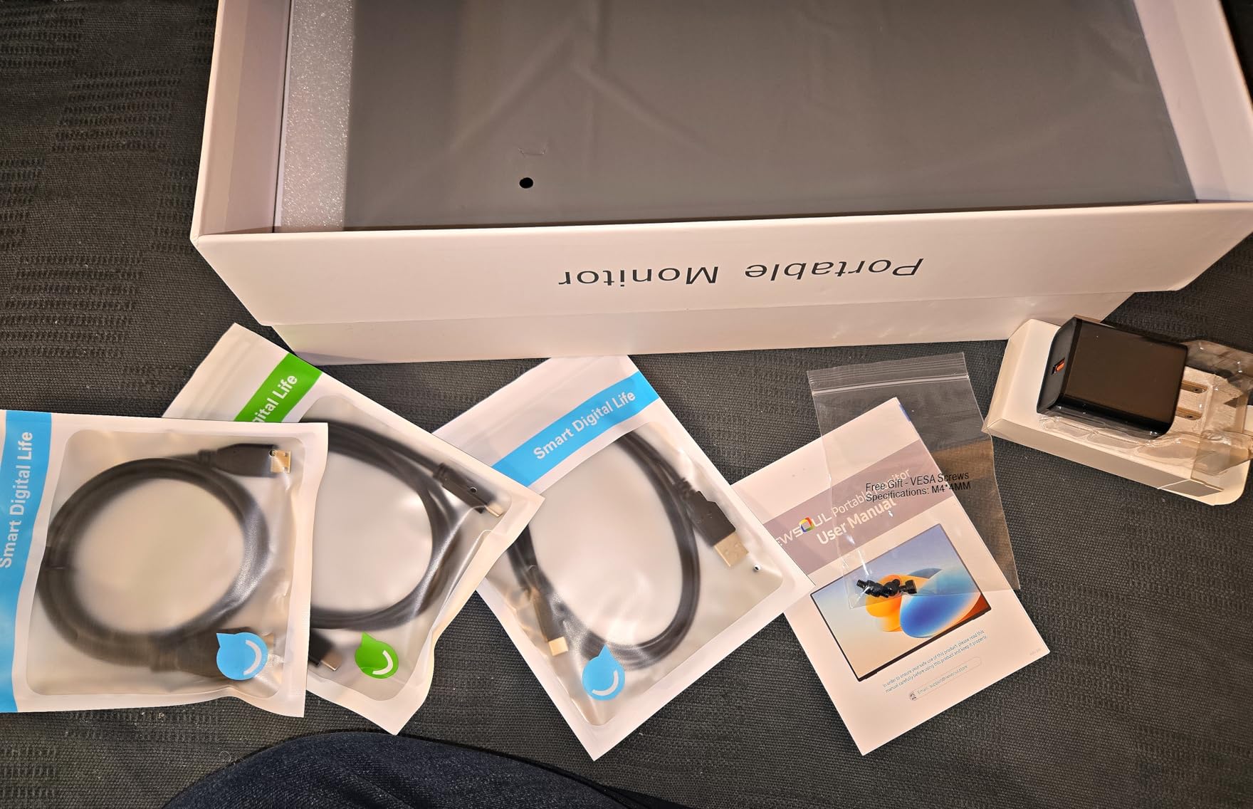 Newsoul 15.6 inch 4K QLED Portable Monitor, UHD 3840x2400 600 Nits 100% AdobeRGB, USB-C HDMI HDR FreeSync, Second Screen for Laptop MacBook PC Game Consoles, VESA Mountable Travel Monitor with Speakers customer photo 1