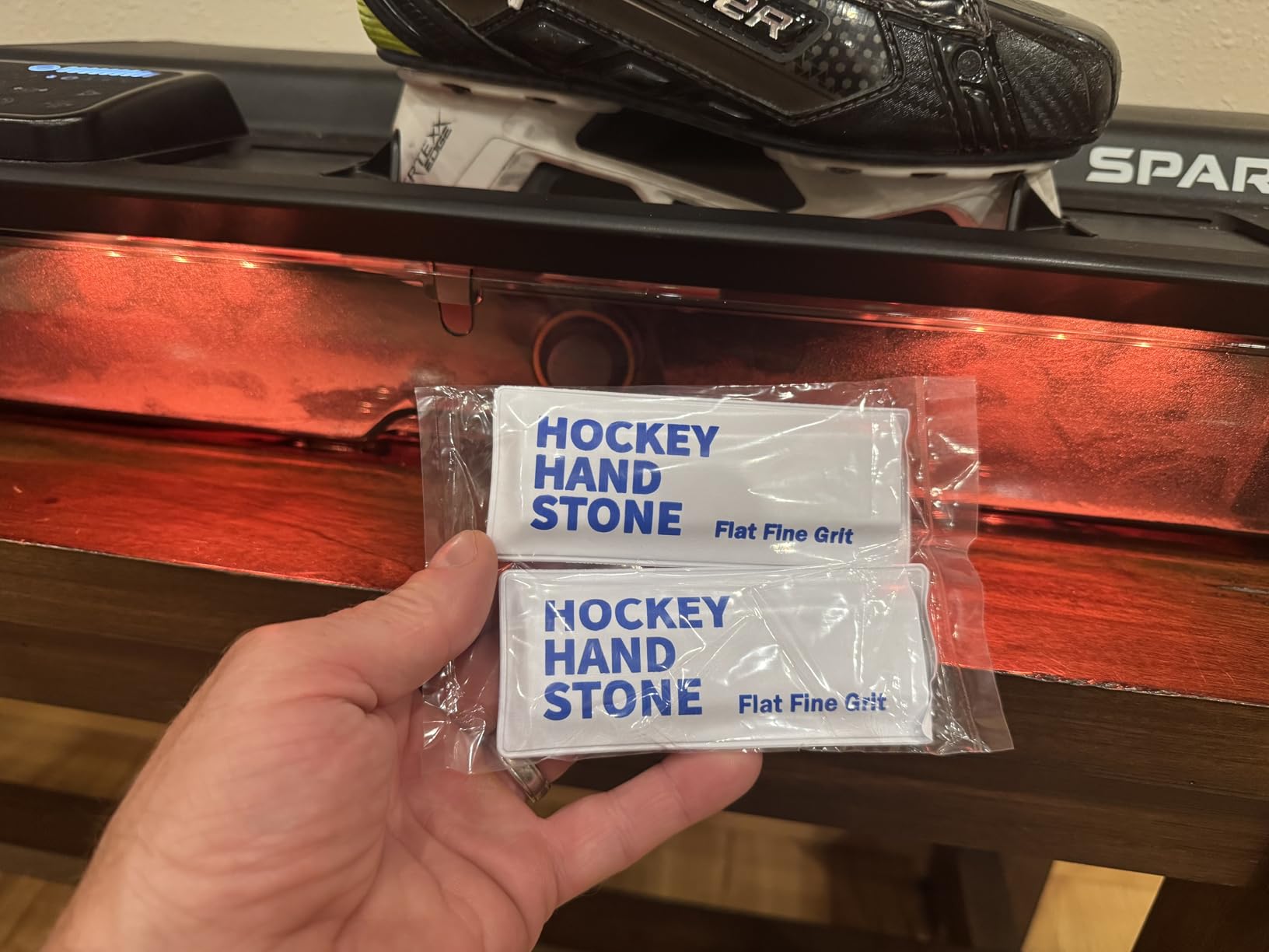 2Pcs/4Pcs Skate Sharpening Stones, Hockey Skate Hand Stone with PU Cover, Flat Fine Grit Hockey Honing Stone for Sharpening Ice Skates customer photo 2