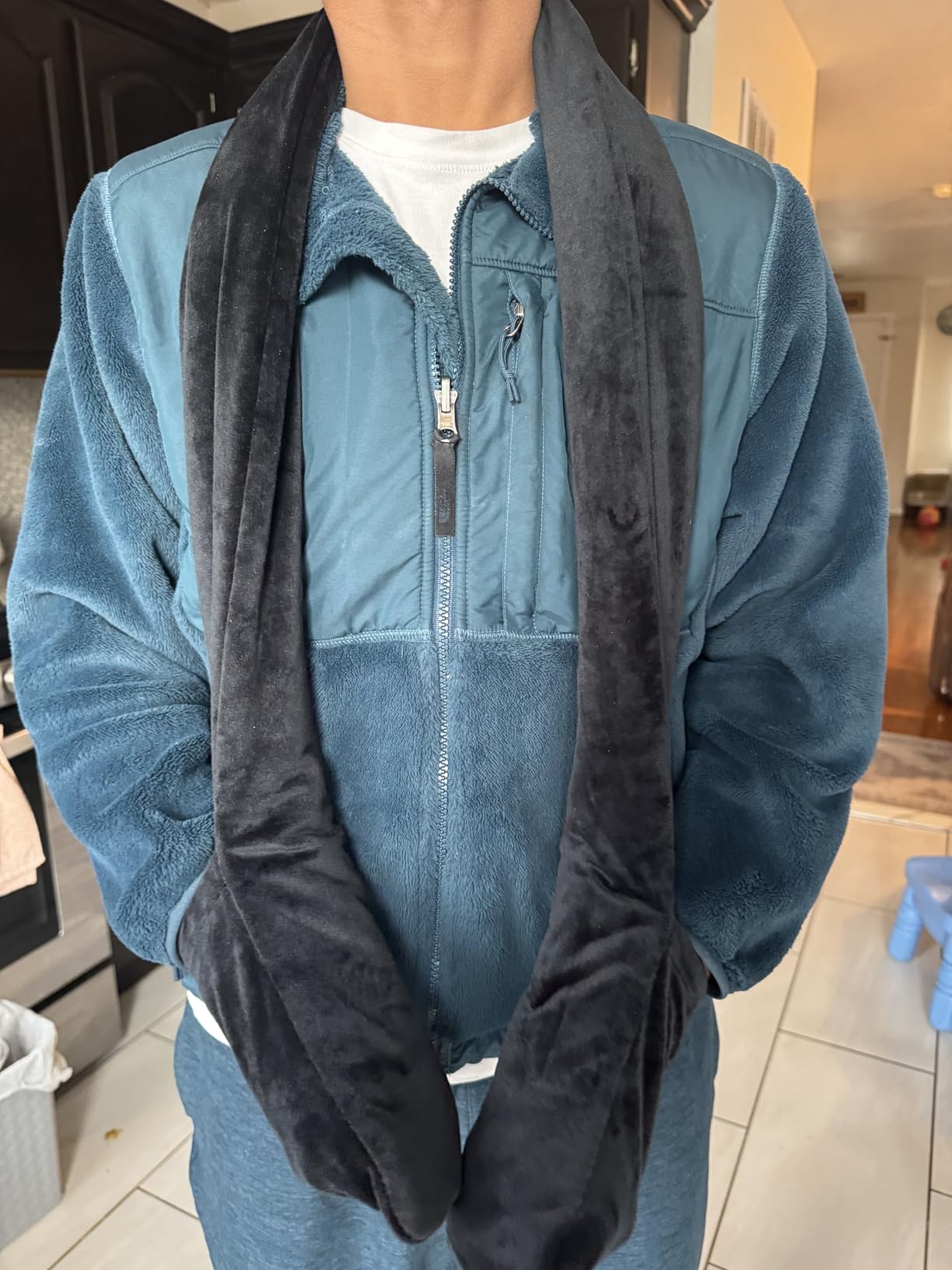 Diweez Heated Scarf Neck Heating Pad with 10000mAh Power Bank, Long Heated Neck Wrap for Neck Pain Relief, Cordless Portable Neck Warmer with Pocket for Home, Outdoor, Gift for Women & Men(Black) customer photo 1