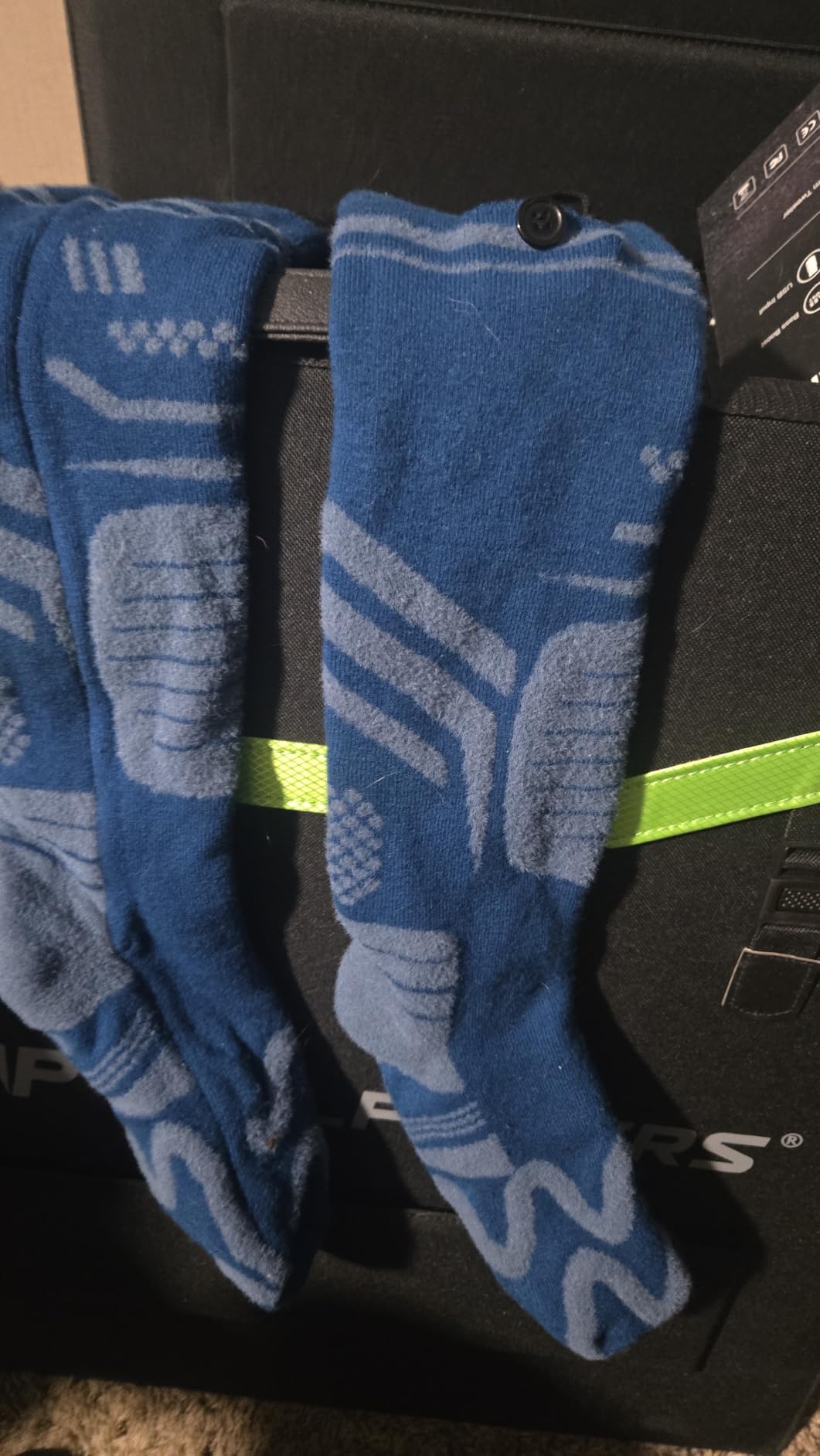 Merino Wool Heated Socks, 7.4V Rechargeable Battery Up to 10-Hour, APP-Controlled Electric Ski Socks for Men Women, Snowboarding, Hunting, Camping customer photo 2