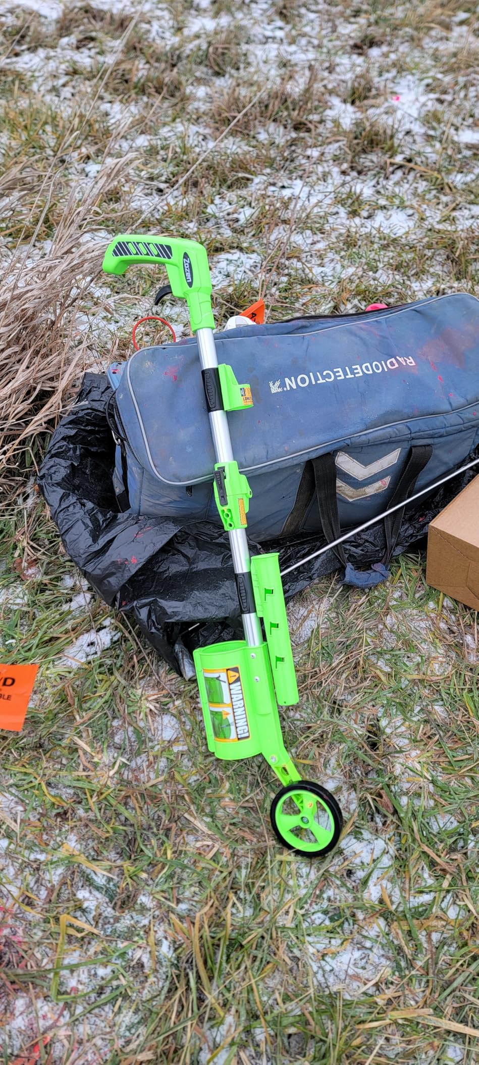 zozen Marking Paint Wand, Foldable/Flags Holder/with 20pc Marking Flags, Line Widths Adjustable, Paint Sticks Work with Side Push Inverted Marking Spray Paint. for Industrial, Sports Field and More customer photo 1