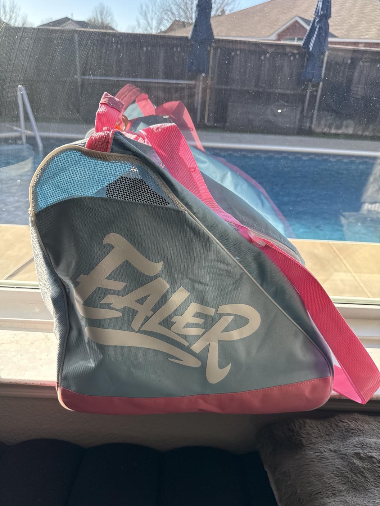 EALER Heavy-Duty Waterproof Skate Bag with Adjustable Shoulder Strap - Fits Ice Hockey, Inline, Roller & Quad Skates, Kids & Adults customer photo 2