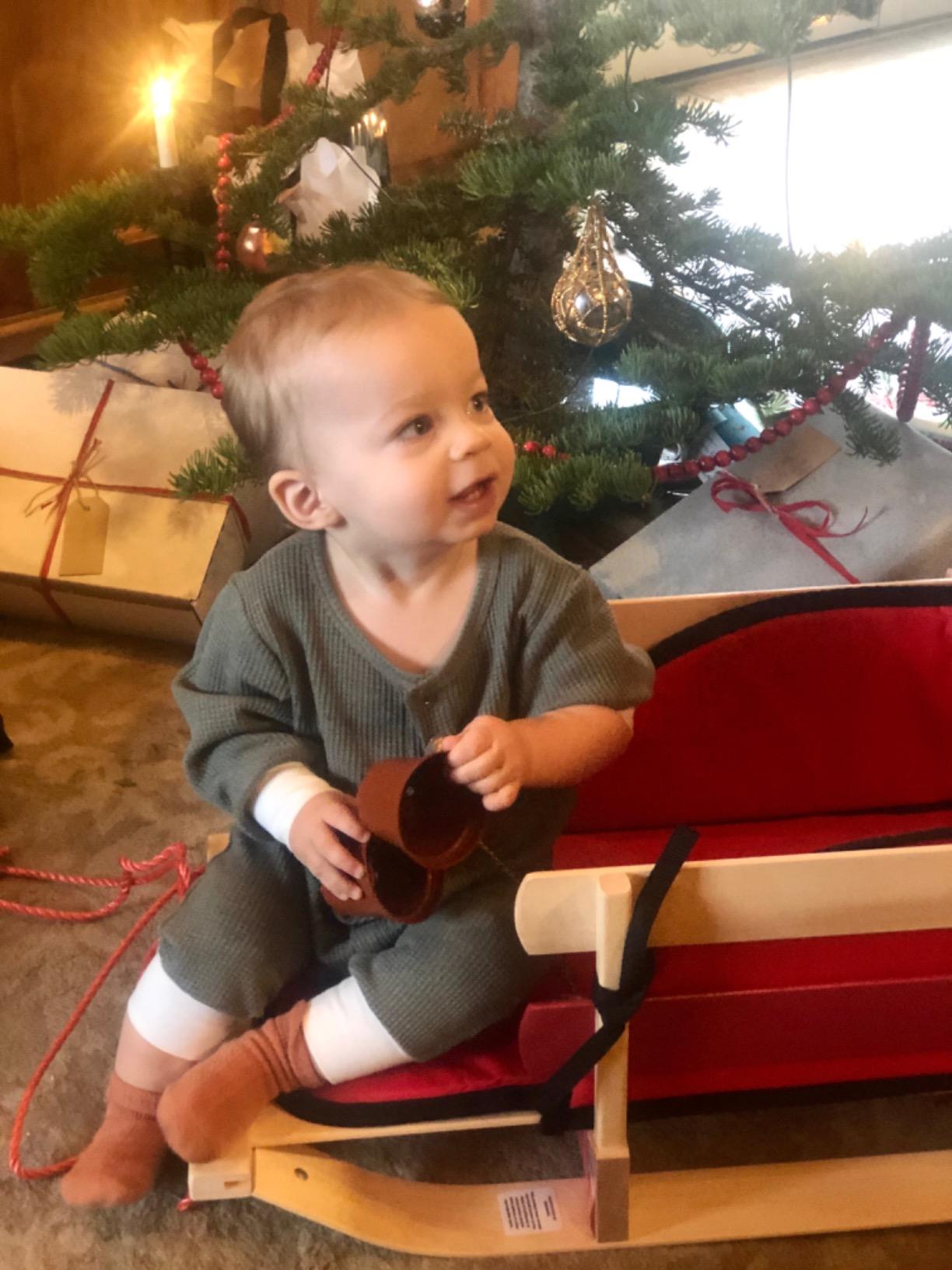 Flexible Flyer Baby Snow Sled and Toddler Toboggan - Classic Wooden Pull Sleigh for Kids 18 Months to 4 Years, High Backrest, Pull Ropes Included, Fully Assembled customer photo 2