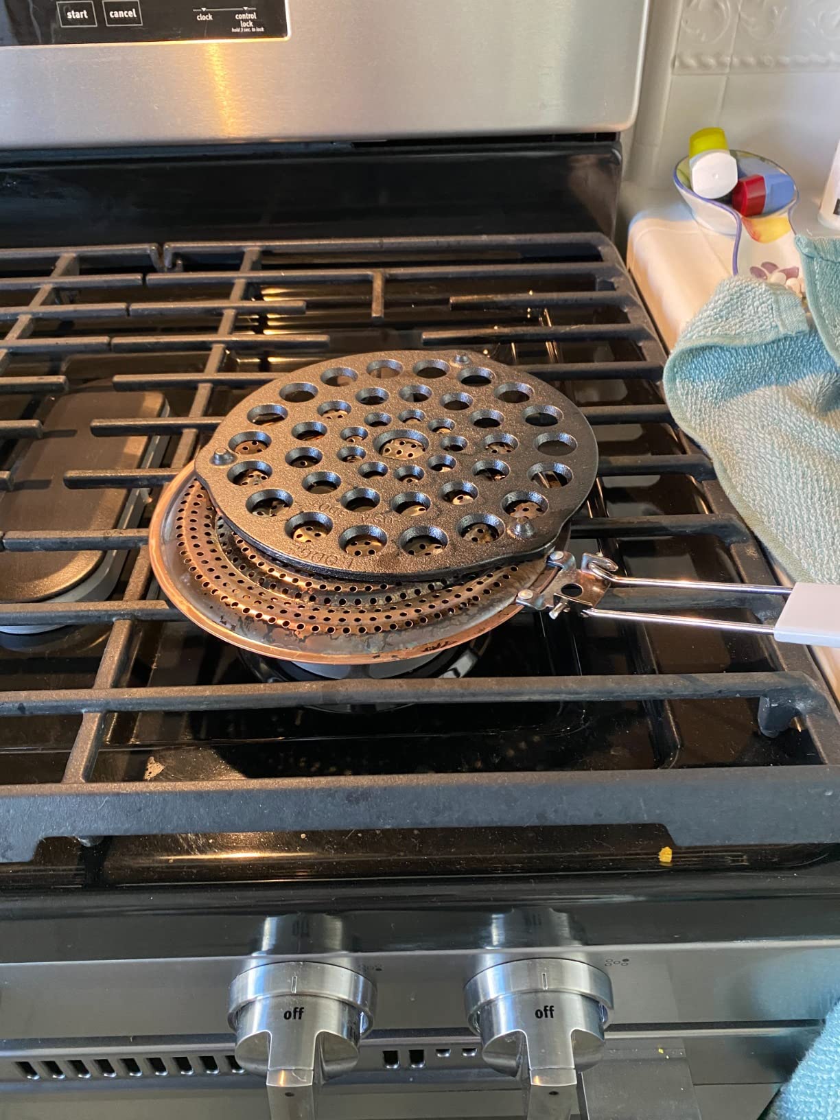 Lodge L8DOT3 Cast Iron Meat Rack/Trivet, Pre-Seasoned, 8-inch customer photo 1