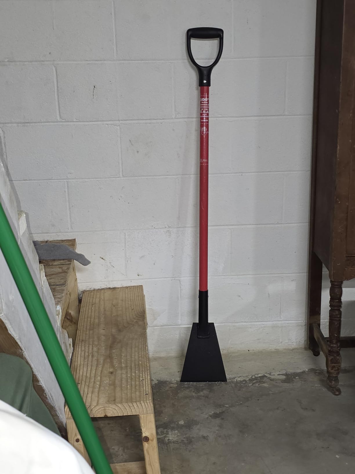 Bully Tools Floor Scraper - Heavy Duty 7-Gauge Scraper with Fiberglass D-Grip Handle for Tile Removal, Carpet Removal, Ice & Mud Scraping, Landscaping Tools, Flat Shovel - 100% Made in the USA, 7-Inch customer photo 1