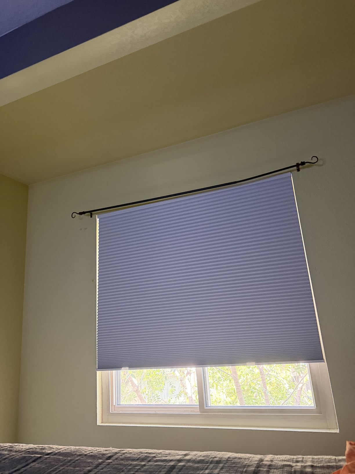 Arlo Blinds Single Cell Room Darkening Cordless Cellular Shades, Color: White, Size: 34.5