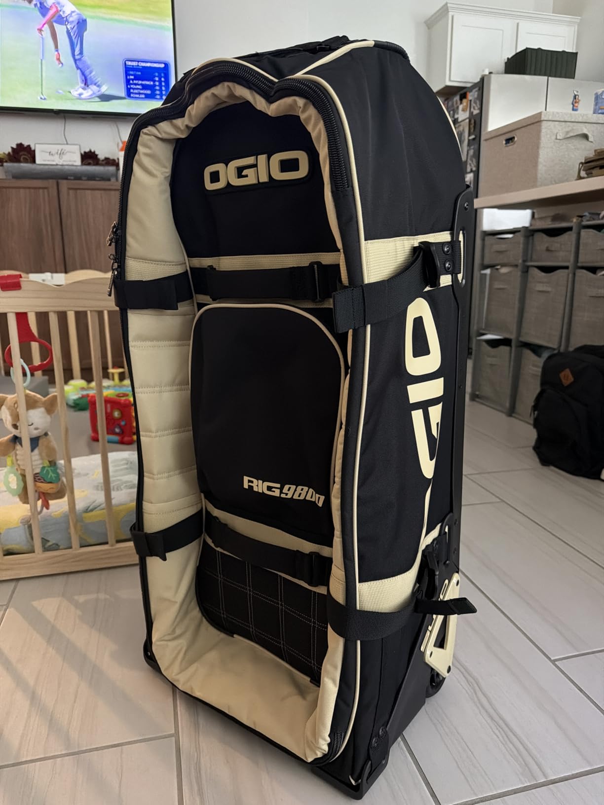 RIG 9800 Wheeled Suitcase (Stealth) customer photo 1