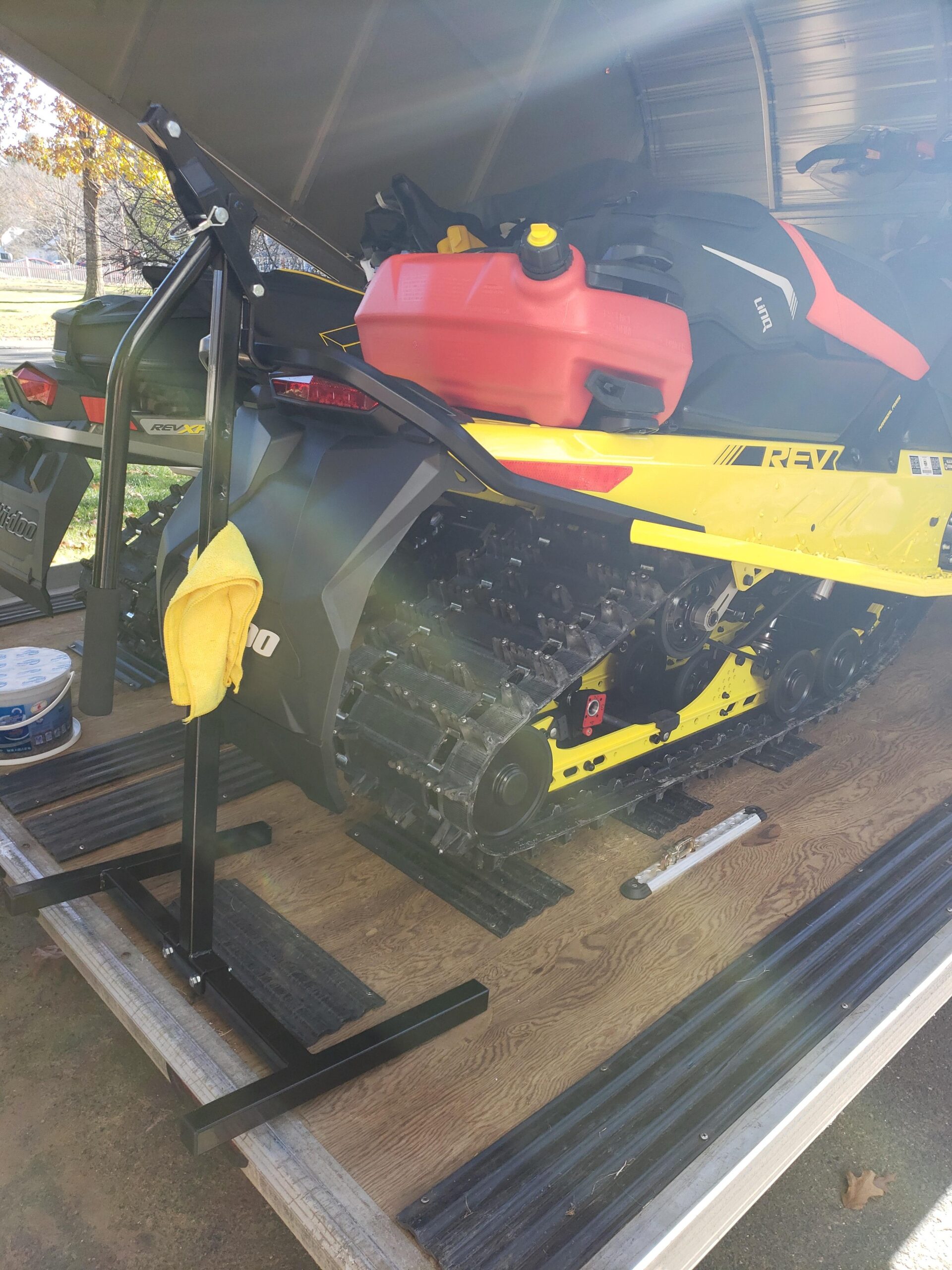 Extreme Max 5001.5013 Lever Lift Stand customer photo 1